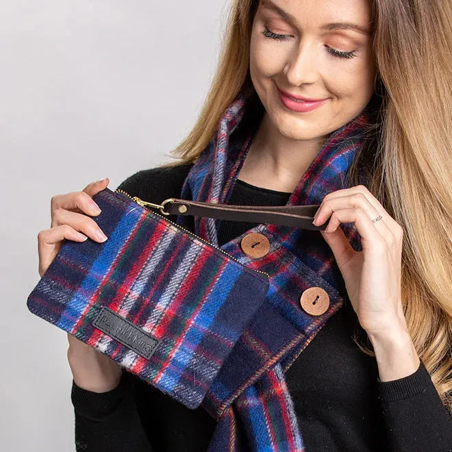 Hannah Tartan Wool Clutch Bag | Esprit du Quebec