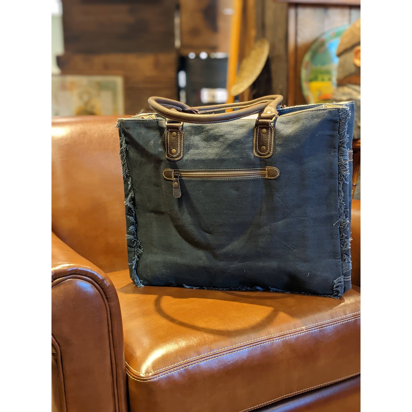 Sixtease Weekender Bag- 2403 Salubrious
