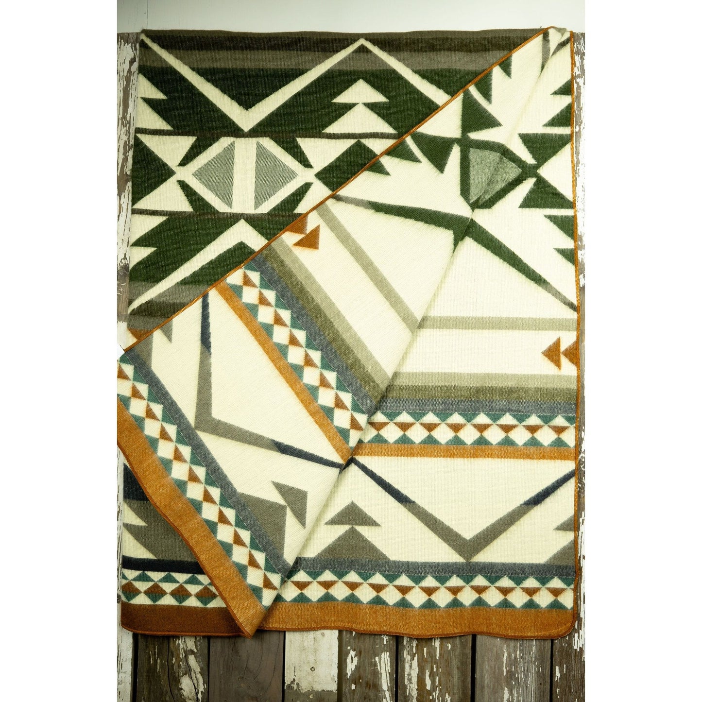 Acumen Throw - Santorini