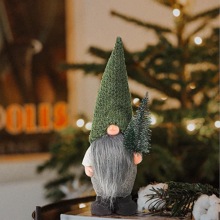 Gnome w/Knit Hat and Tree | S