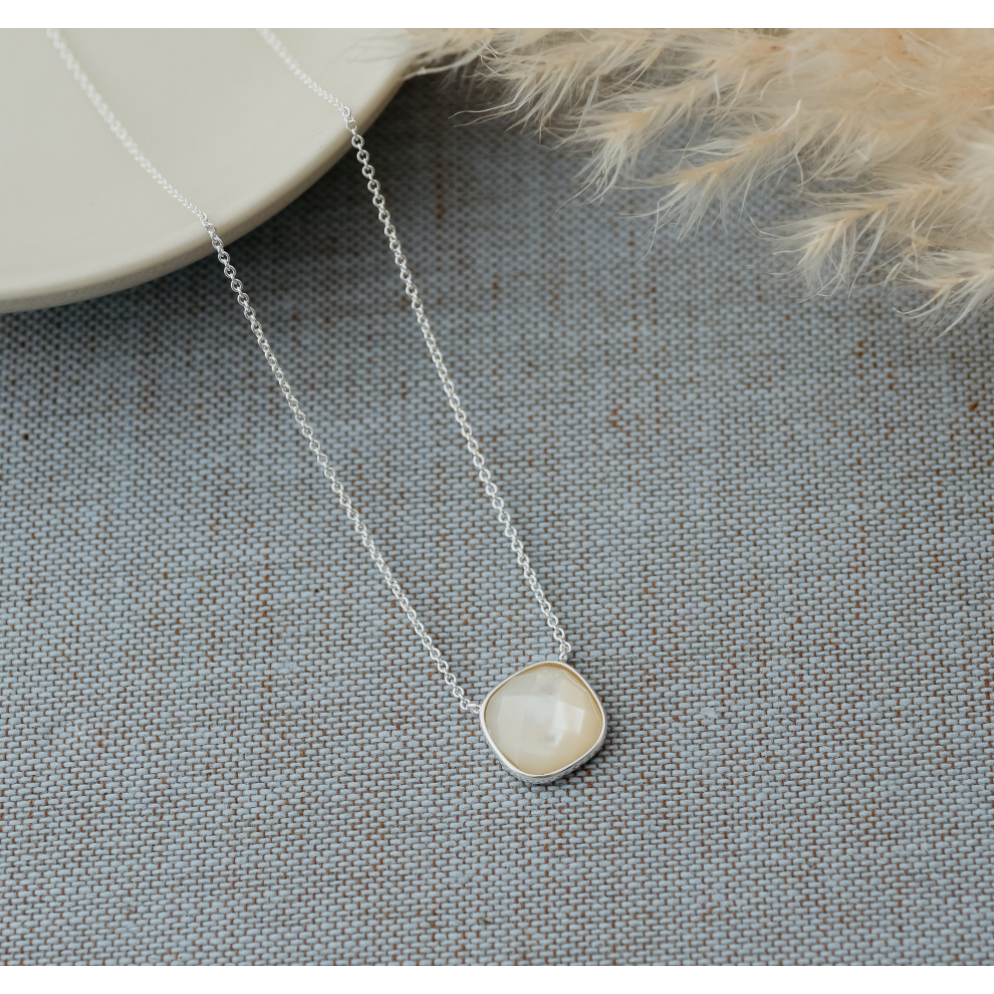Subtle Harmony Necklace - Silver/Mother of Pearl